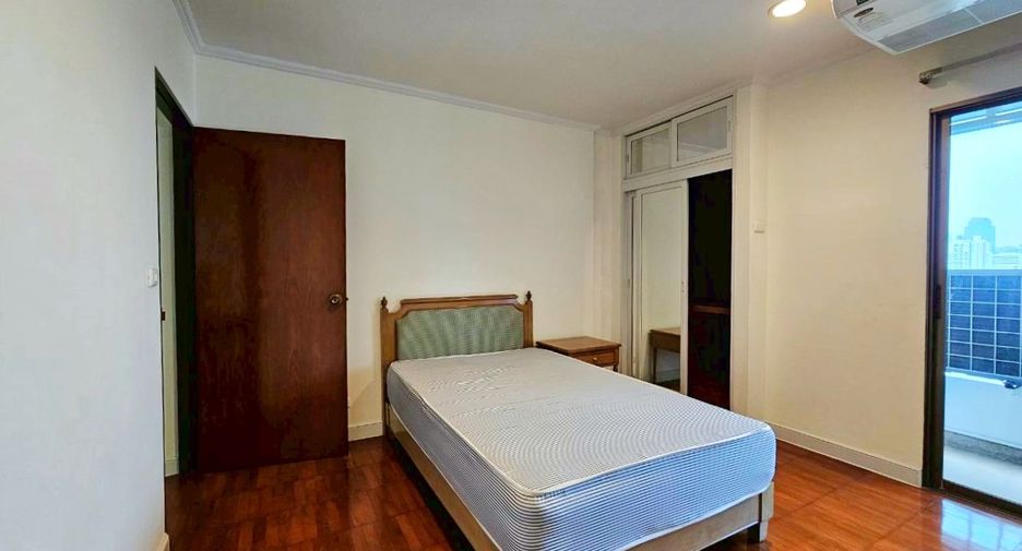 For rent 3 bedrooms condo in Watthana, Bangkok