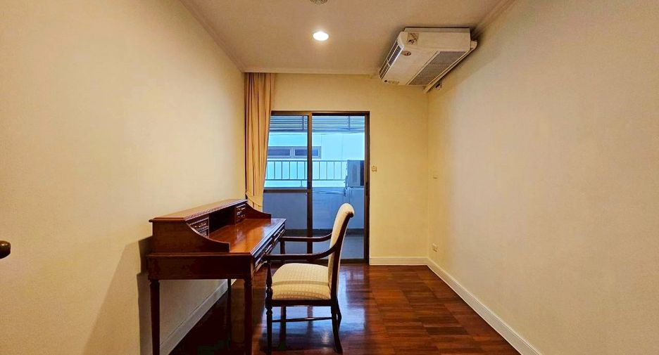 For rent 3 bedrooms condo in Watthana, Bangkok