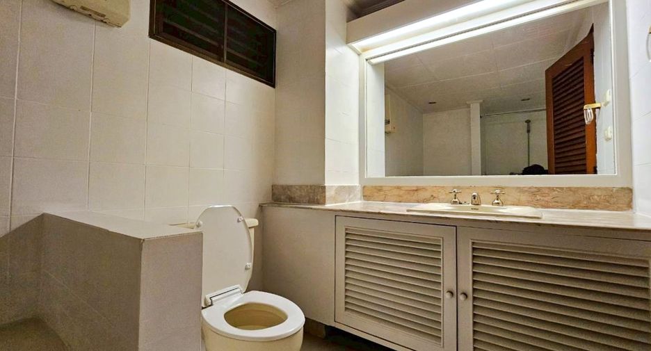 For rent 3 bedrooms condo in Watthana, Bangkok