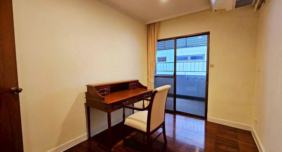 For rent 3 bedrooms condo in Watthana, Bangkok