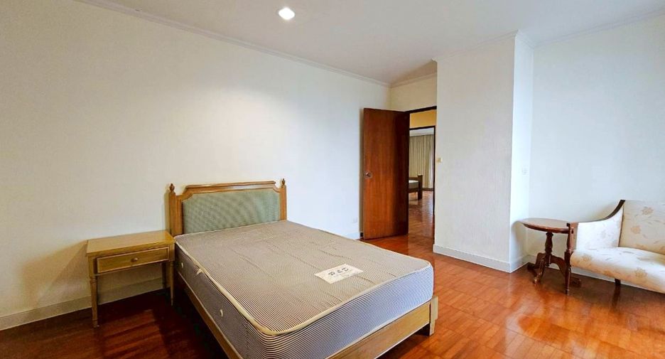 For rent 3 bedrooms condo in Watthana, Bangkok