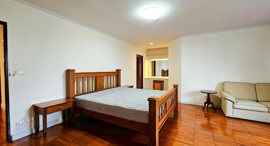 For rent 3 bedrooms condo in Watthana, Bangkok