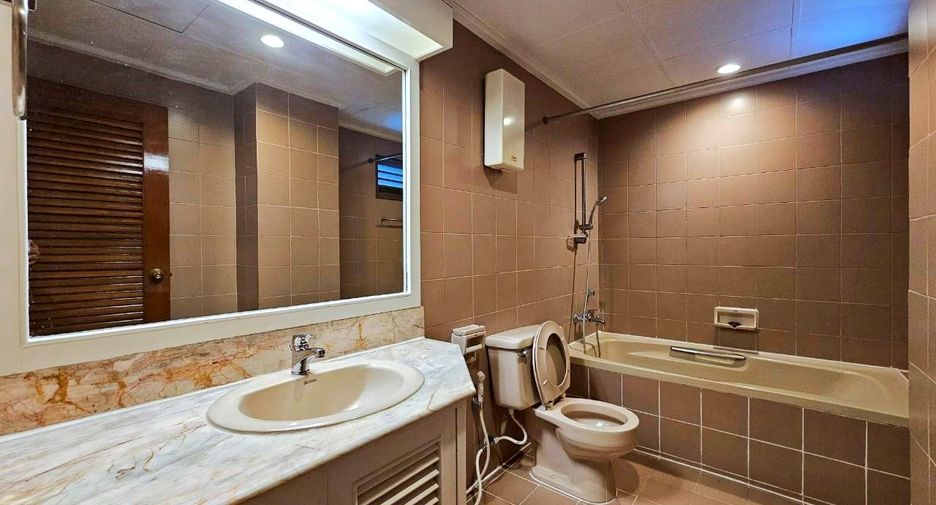 For rent 3 bedrooms condo in Watthana, Bangkok