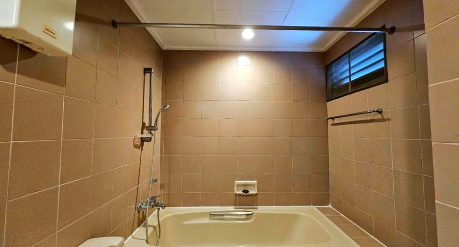 For rent 3 bedrooms condo in Watthana, Bangkok