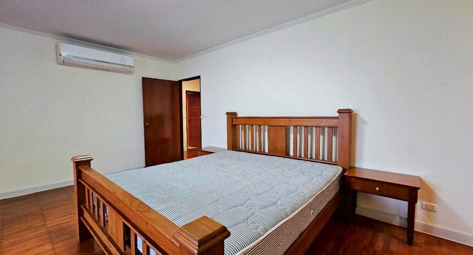 For rent 3 bedrooms condo in Watthana, Bangkok
