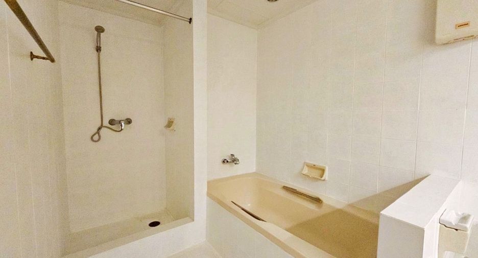 For rent 3 bedrooms condo in Watthana, Bangkok