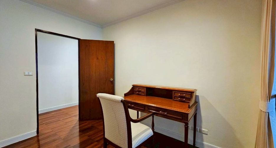 For rent 3 bedrooms condo in Watthana, Bangkok