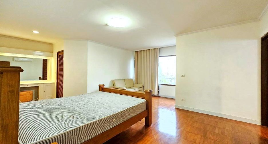 For rent 3 bedrooms condo in Watthana, Bangkok