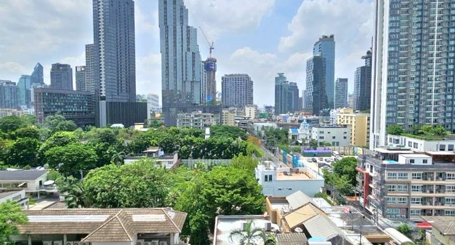 For rent 1 bed condo in Khlong Toei, Bangkok