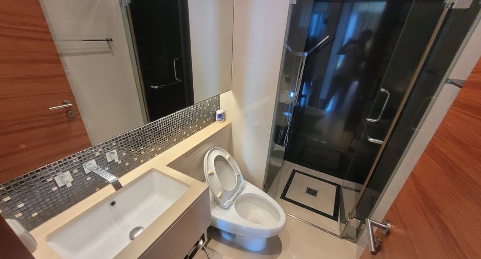 For rent 2 bedrooms condo in Khlong Toei, Bangkok