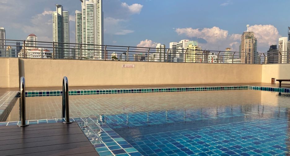 For rent そして for sale 2 ベッドルーム condo in Khlong Toei, Bangkok