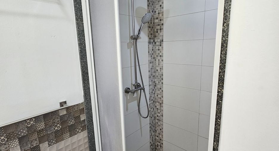 For rent そして for sale 2 ベッドルーム condo in Khlong Toei, Bangkok