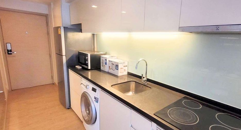 For rent 2 bedrooms condo in Khlong Toei, Bangkok