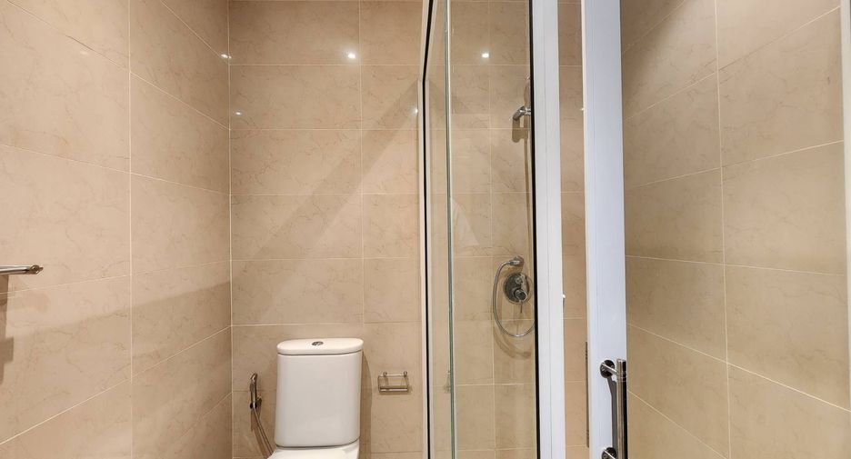 Аренда 3 спальни кондо в Щаттхана, Бангкок