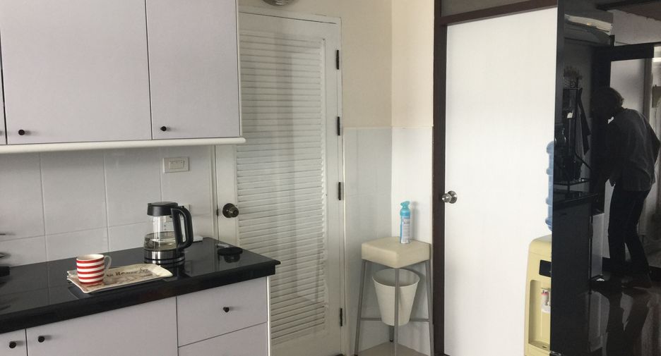 Condo en alquiler de 3 habitaciones en Watthana, Bangkok