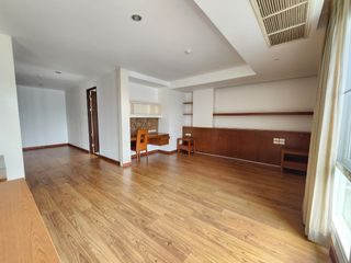 Аренда 4 спальни кондо в Щаттхана, Бангкок