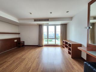 Аренда 4 спальни кондо в Щаттхана, Бангкок