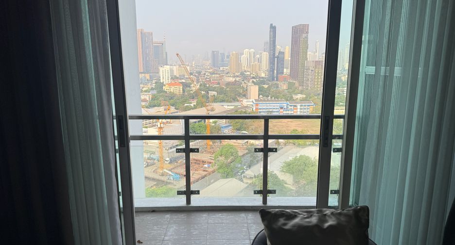For rent 3 bedrooms condo in Khlong Toei, Bangkok