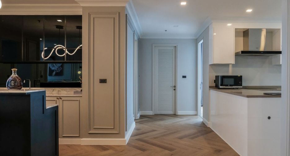 For rent 3 bedrooms condo in Khlong Toei, Bangkok