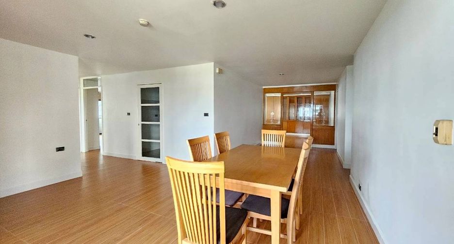 For rent 3 bedrooms condo in Watthana, Bangkok