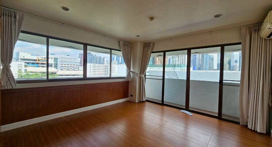 For rent 3 bedrooms condo in Watthana, Bangkok