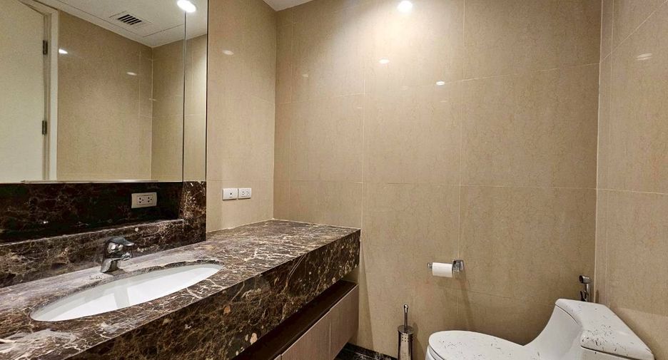 À louer 3 chambres condo à Pathum Wan, Bangkok