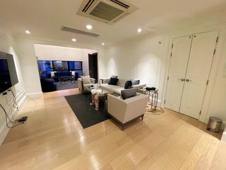 出租 4 卧室 联排别墅 在 Khlong Toei, 曼谷
