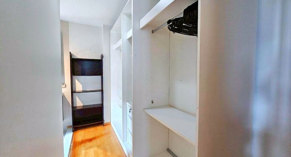 Condo en alquiler de 2 habitaciones en Khlong Toei, Bangkok