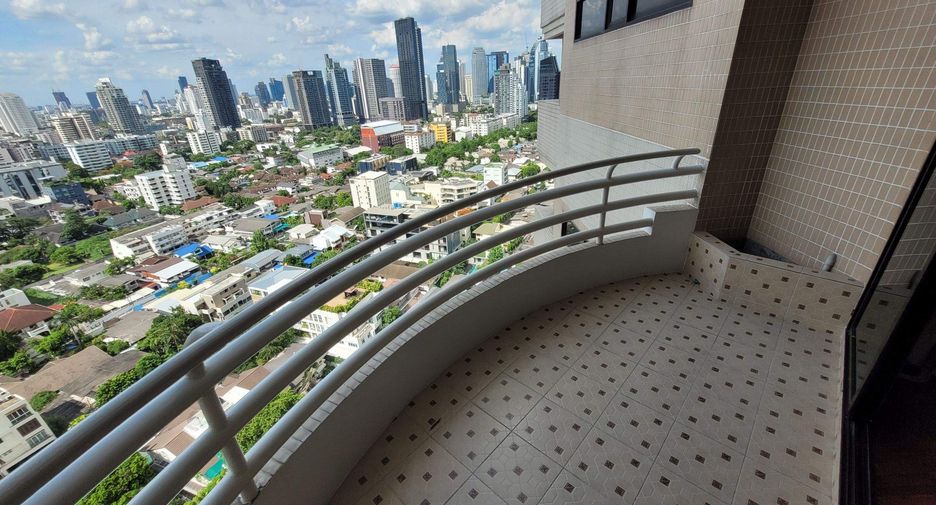 À louer 3 chambres condo à Khlong Toei, Bangkok