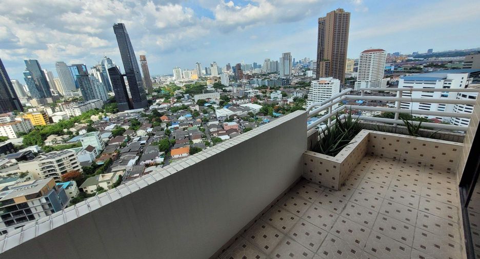 À louer 3 chambres condo à Khlong Toei, Bangkok
