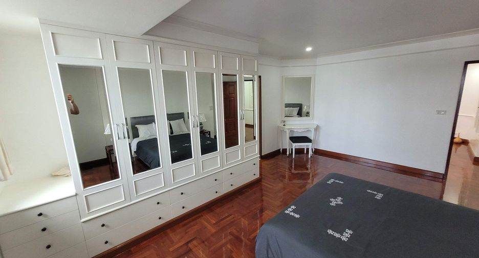 À louer 3 chambres condo à Khlong Toei, Bangkok