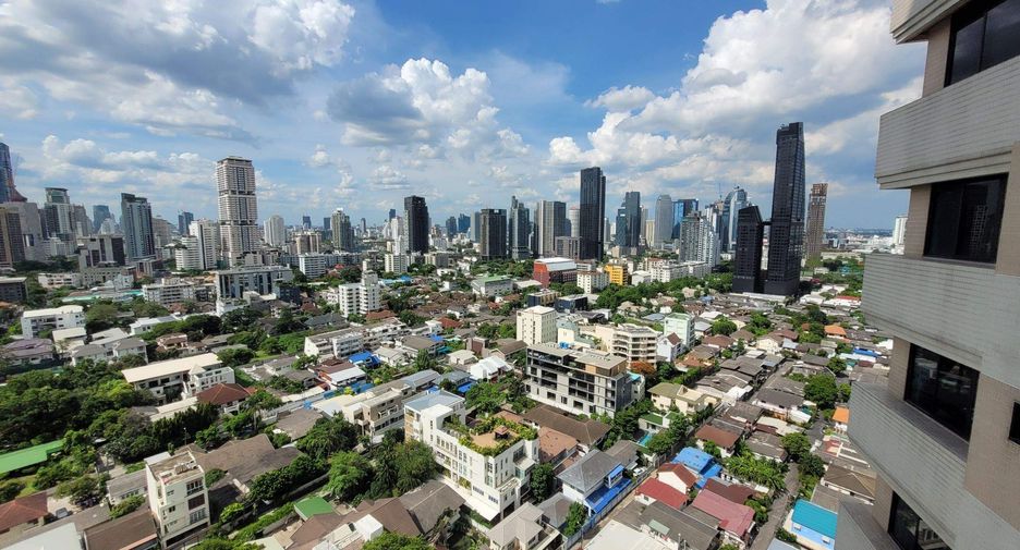 À louer 3 chambres condo à Khlong Toei, Bangkok