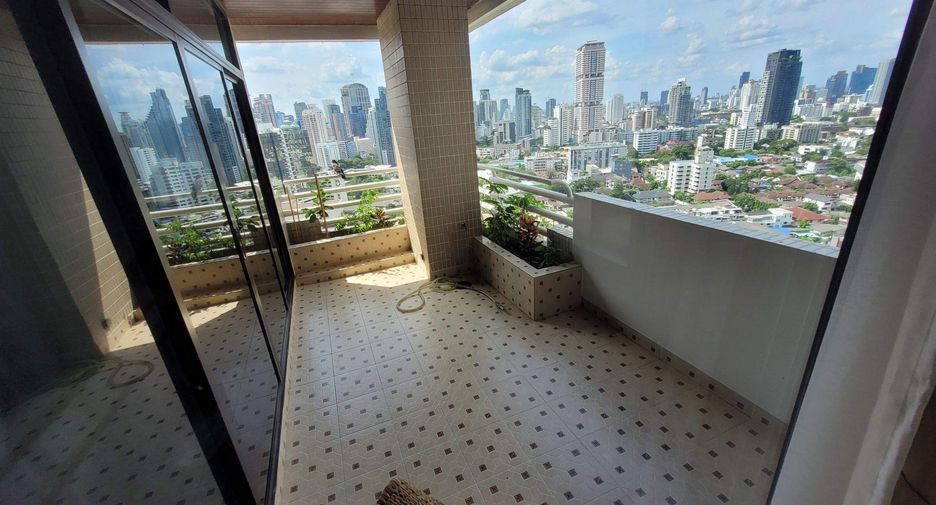 À louer 3 chambres condo à Khlong Toei, Bangkok