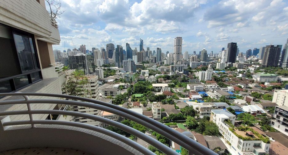 À louer 3 chambres condo à Khlong Toei, Bangkok
