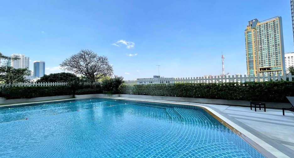 For rent 3 bedrooms condo in Watthana, Bangkok