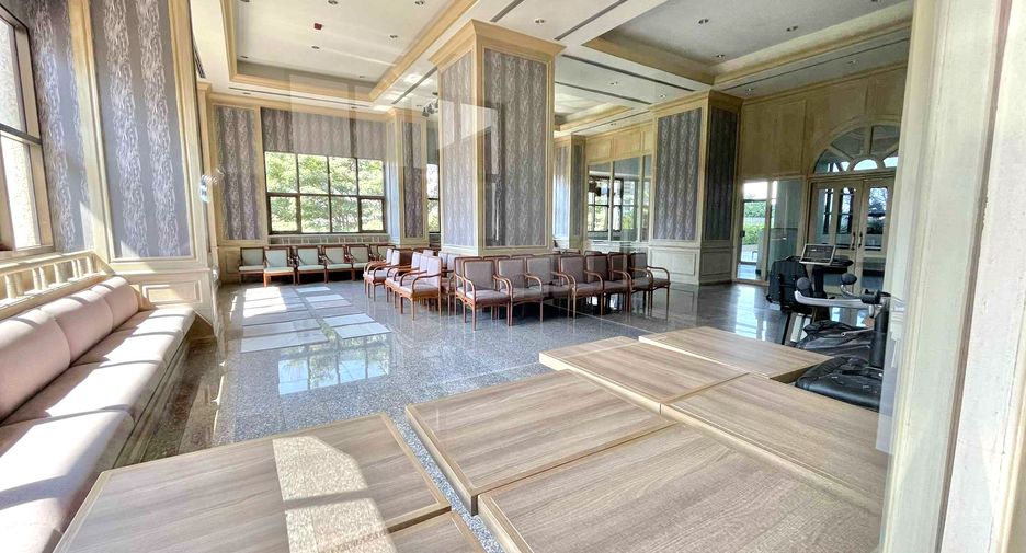 For rent 3 bedrooms condo in Watthana, Bangkok