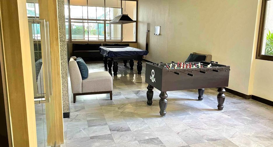 For rent 3 bedrooms condo in Watthana, Bangkok