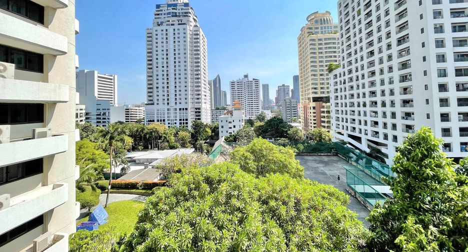 For rent 3 bedrooms condo in Watthana, Bangkok