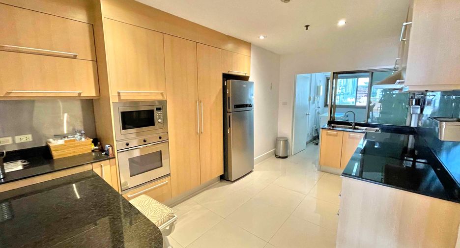 For rent 3 bedrooms condo in Watthana, Bangkok