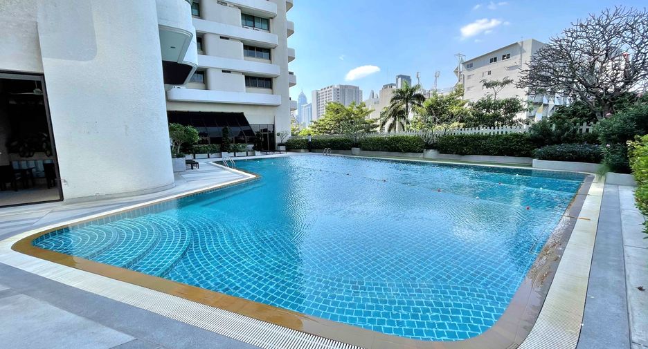 For rent 3 bedrooms condo in Watthana, Bangkok