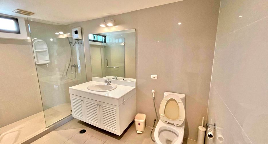 For rent 3 bedrooms condo in Watthana, Bangkok