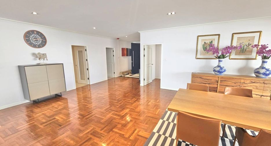 For rent 3 bedrooms condo in Watthana, Bangkok
