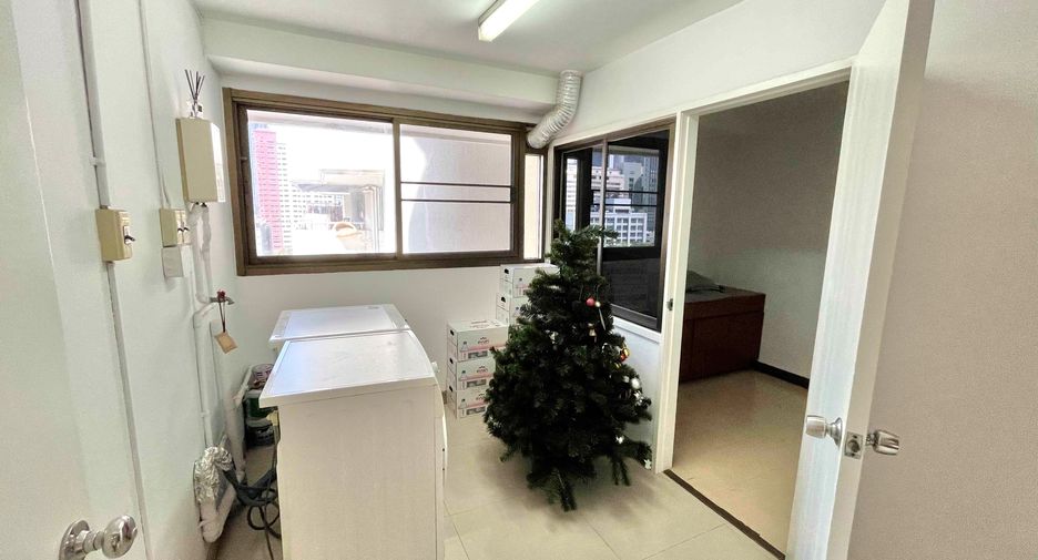 For rent 3 bedrooms condo in Watthana, Bangkok