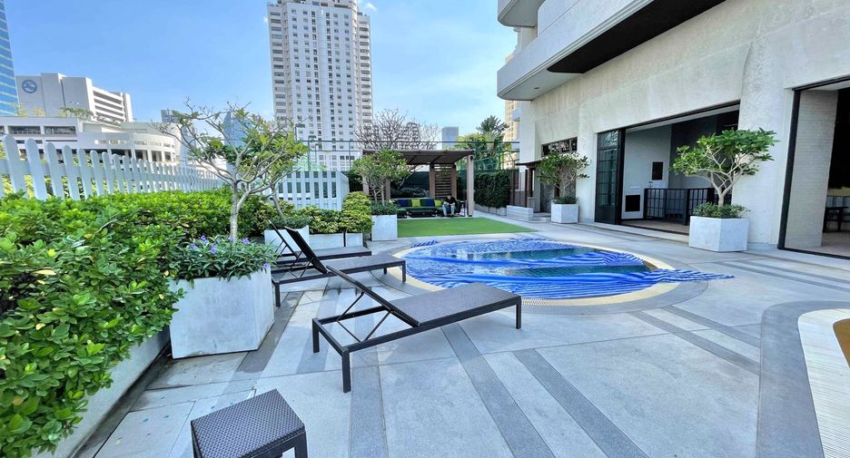 For rent 3 bedrooms condo in Watthana, Bangkok