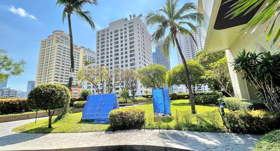For rent 3 bedrooms condo in Watthana, Bangkok