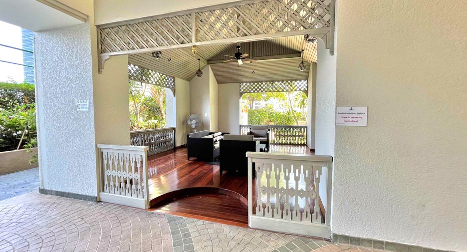 For rent 3 bedrooms condo in Watthana, Bangkok