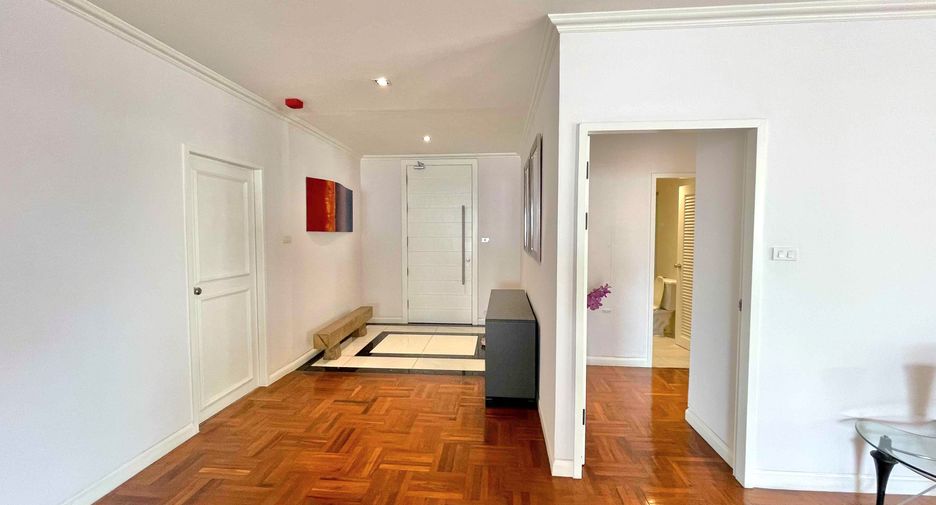 For rent 3 bedrooms condo in Watthana, Bangkok