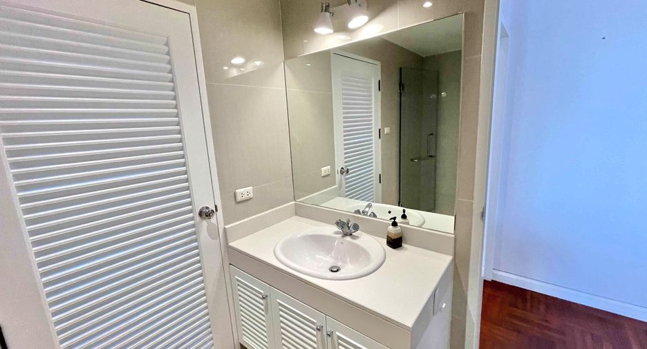 For rent 3 bedrooms condo in Watthana, Bangkok
