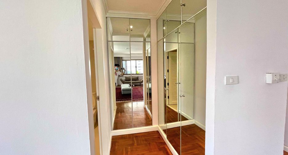 For rent 3 bedrooms condo in Watthana, Bangkok