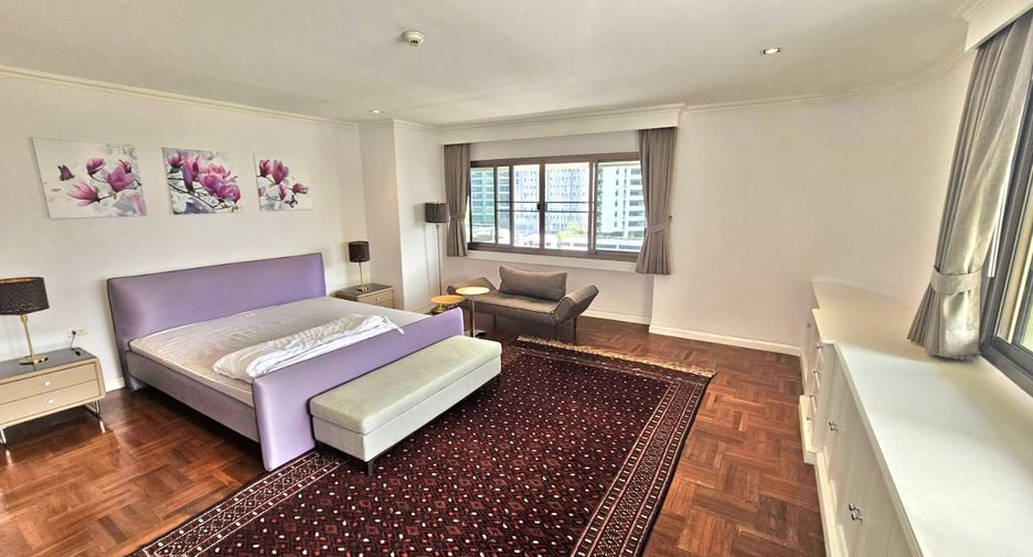 For rent 3 bedrooms condo in Watthana, Bangkok